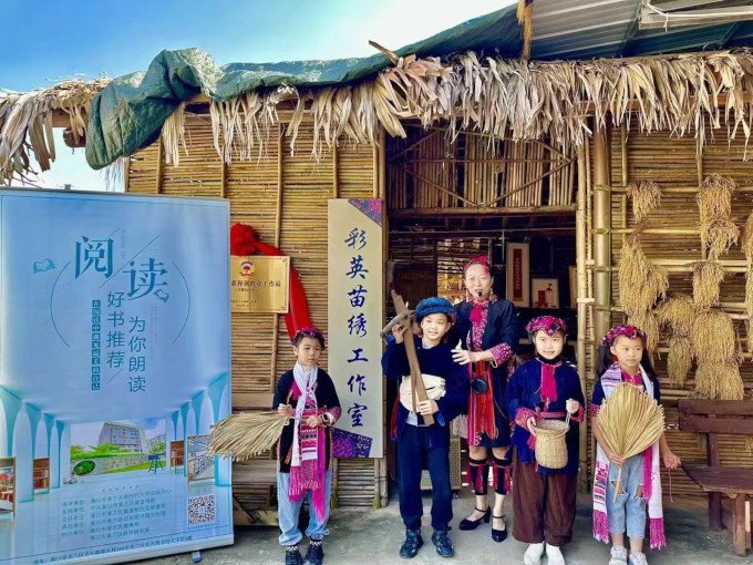 全國民族團結進步模范個人陳彩英的“苗繡人生”